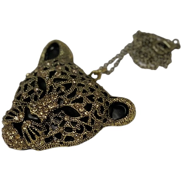 Cheetah head pendant necklace black details with gold rhinestones on gold chain - Picture 4 of 11